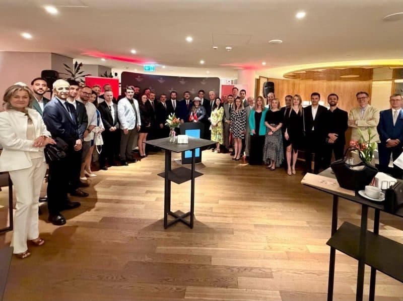 Guests gathered for a group photograph at the Turkish Coffee & Business reception in Warsaw